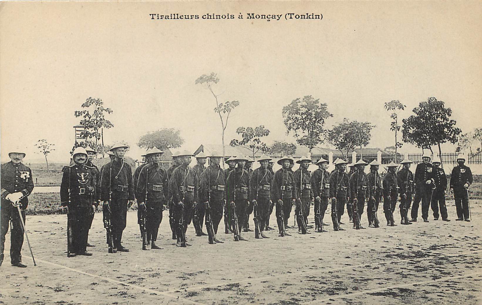 TONKIN. Tirailleurs chinois à Monçay vers 1900