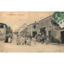 44 VALLET. Rue d'Ancenis bien animée 1908