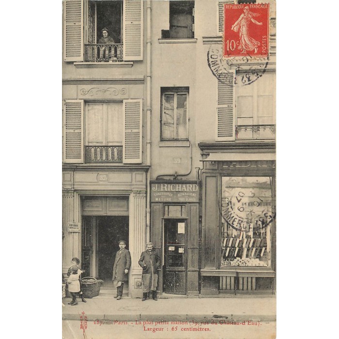 PARIS 10. La plus petite Maison 39 rue du Château d'Eau 1907 avec un Cordonnier PARIS 10. La plus petite Maison 39 rue du Château d'Eau 1907 avec un Cordonnier
