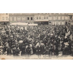 76 YVETOT. Le Marché et cycles Peugeot Place Hôtel de Ville 1918