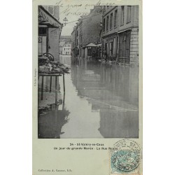 76 SAINT-VALERY-EN-CAUX. Rue Neuve jour de grande Marée 1906