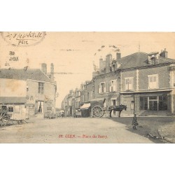 45 GIEN. Attelage de livraisons Place du Berry 1924