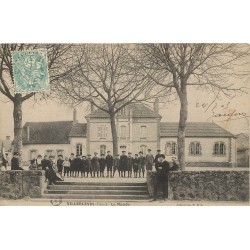 89 VILLEBLEVIN. La Marie nombreux écoliers 1905