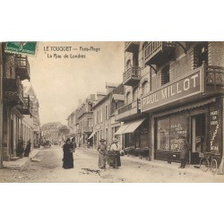 62 LE TOUQUET. Femmes avec poussette devant commerce Millot Rue de Londres 1909