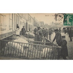 28 BROU. Le Marché aux Porcs 1909 grosse animation