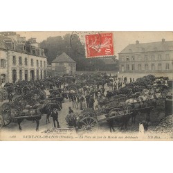 29 SAINT-POL-DE-LEON. La Place un jour de Marché aux Artichauts devant restaurant Roualec 1908