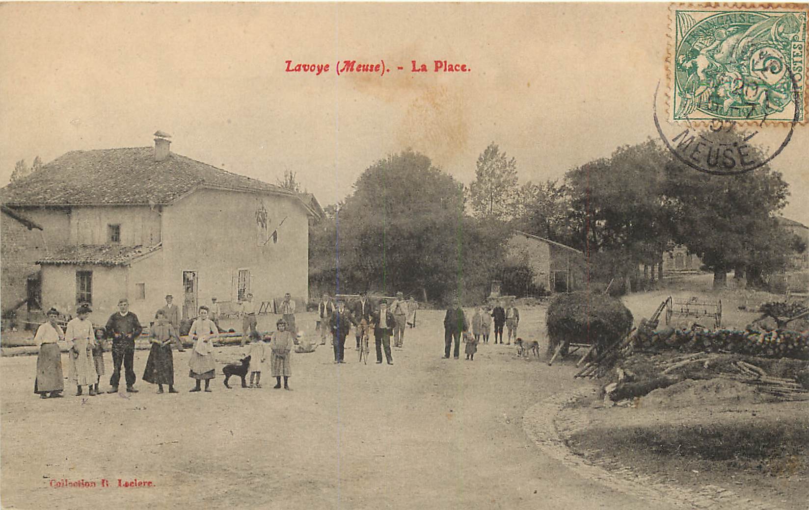 55 LAVOYE. Grosse animation sur la Place 1907