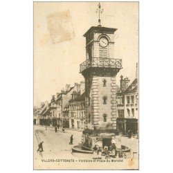 carte postale ancienne 02 VILLERS-COTTERETS. Fontaine et Beffroi Place du Marché 1920