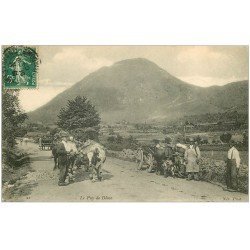 63 environs Clermont-Ferrand LE PUY DE DOME. Superbes attelages de Boeufs 1907