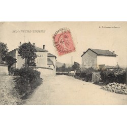 71 ROMANECHE-THORINS. Entrée du Bourg 1906 avec propriété Bernard