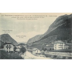 73 PRALOGNAN-LA-VANOISE. Villa Amiez, la Gare entre route et Torrent