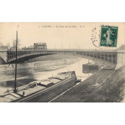 92 CLICHY. Tramway hippomobile sur le Pont et Péniches en dessous 1907