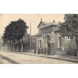 60 BEAUVAIS. La Prison 1910