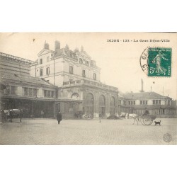 21 DIJON. Attelages devant la Gare 1910