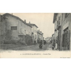 69 SAINT-GEORGES-DE-RENEINS. Grande Rue avec affiche Chocolat Aiguebelle vers 1900