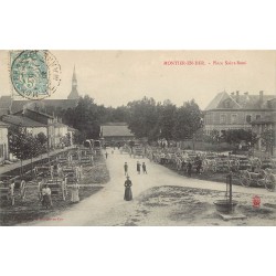 52 MONTIER-EN-DER. Nombreuses charrettes militaires Place Saint-Remi 1905