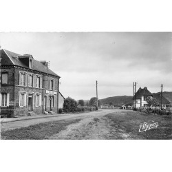 27 PONT-AUTHOU. Hôtel de la Gare