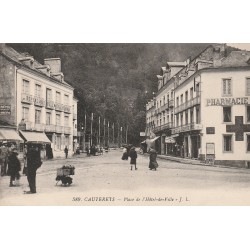 65 CAUTERETS. Pharmacie de la Croix rouge Place Hôtel de Ville