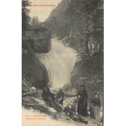 65 CAUTERETS. Belle animation à la Cascade du Cerisey 1908