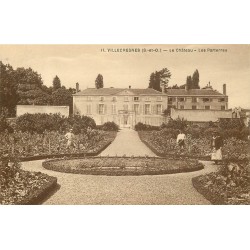 2 x Cpa 94 VILLECRESNES. Le Château avec jardiniers sur les Parterres et l'Eglise