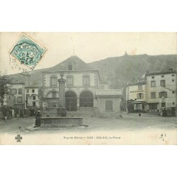 63 VOLVIC. La Place et restaurant Mioche 1904