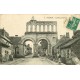 71 AUTUN. La Porte d'Arroux 1910 animée