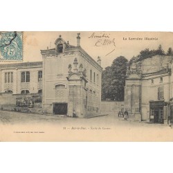 55 BAR-LE-DUC. Ecole du Centre et Coiffeur vers 1905