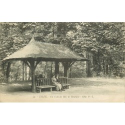 59 LILLE. Couples d'amoureux dans un coin du Bois de Boulogne