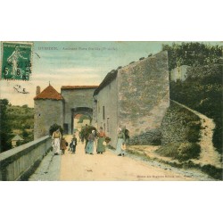 54 LIVERDUN. Porteuse de bois et de foin ancienne Porte fortifiée 1909