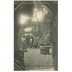 carte postale ancienne 63 ROYAT. Grotte du Chien animée