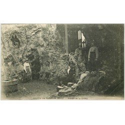 carte postale ancienne 63 ROYAT. Grotte du Chien. Entrée animée