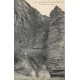 76 SAINT-MARTIN-AUX-BUNEAUX. Femme sur la descente à la Mer