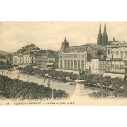 2 cpa 63 CLERMONT-FERRAND. Place de Jaude et Fontaine Pétrifiante 1923