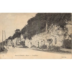 76 Route de Duclair à Rouen. Troglodytes avec attelage chien 1905