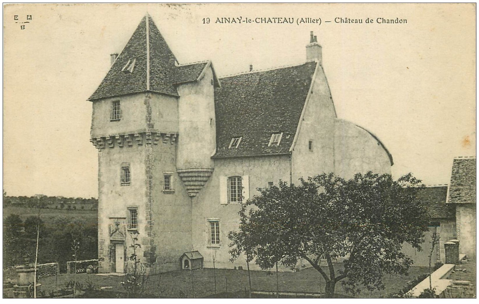 carte postale ancienne 03 AINAY-LE-CHATEAU. Château de Chandon 1920