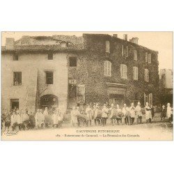 carte postale ancienne 63 SAUXILLANGES. La Procession des Cornards. Enterrement du Carnaval