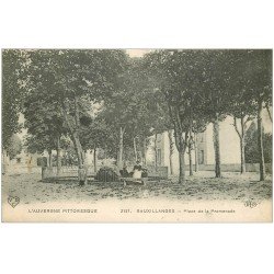 carte postale ancienne 63 SAUXILLANGES. Place de la Promenade 1915 Nurse et Enfants