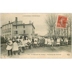 carte postale ancienne 63 SAUXILLANGES. Procession des Cornards Mercredi des Cendres 1911