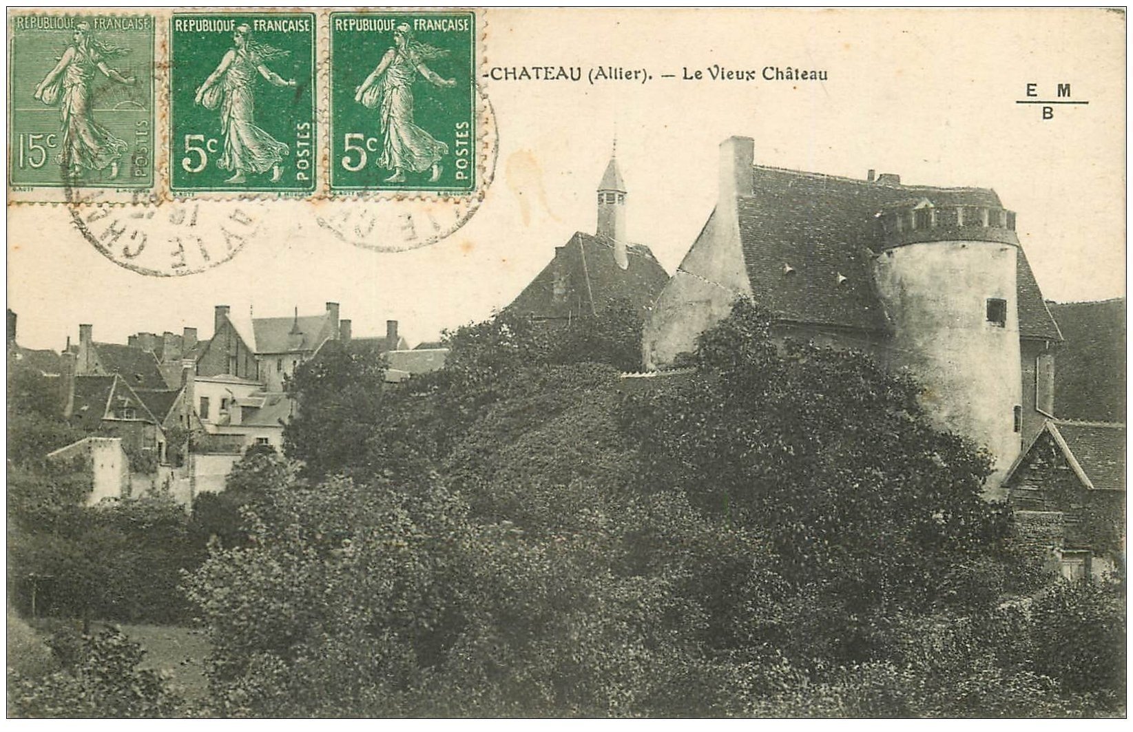 carte postale ancienne 03 AINAY-LE-CHATEAU. Le Vieux Château 1921