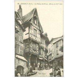 carte postale ancienne 63 THIERS. Château du Pirou animé vendeuses