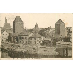 2 cpa 67 STRASBOURG. Ponts couverts et Palais du Rhin Place République 1924