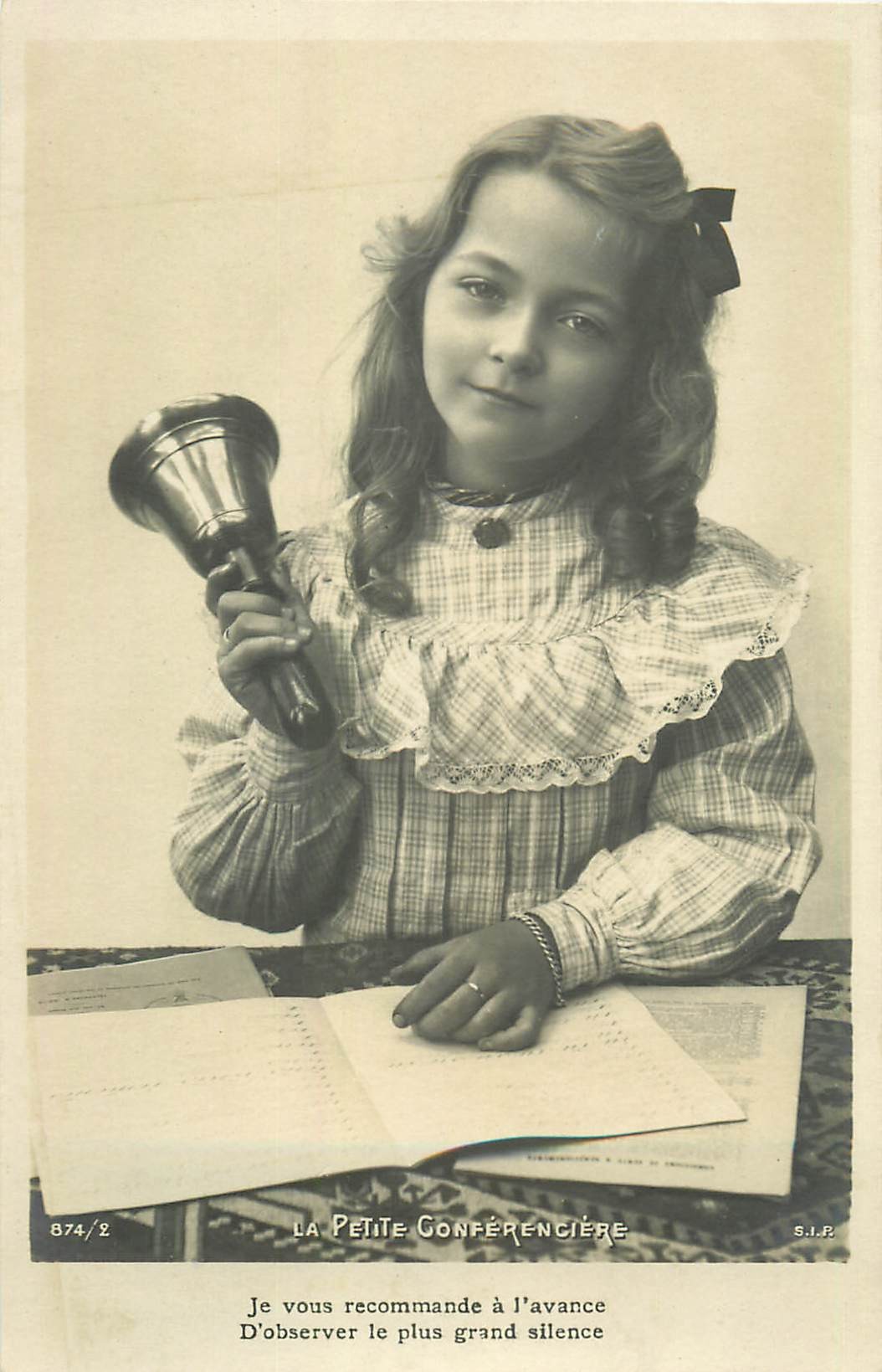 Série de 6 cartes vers 1900 " LA PETITE CONFERENCIERE "