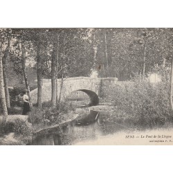 89 SENS. Le Pont de la Lingue avec femme drôle de chapeau...