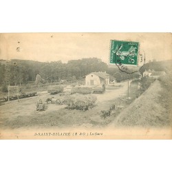 91 SAINT-HILAIRE. La gare avec charrettes de foin