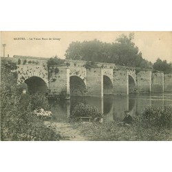 78 MANTES LA JOLIE. Le Vieux Pont de Limay avec lavandière