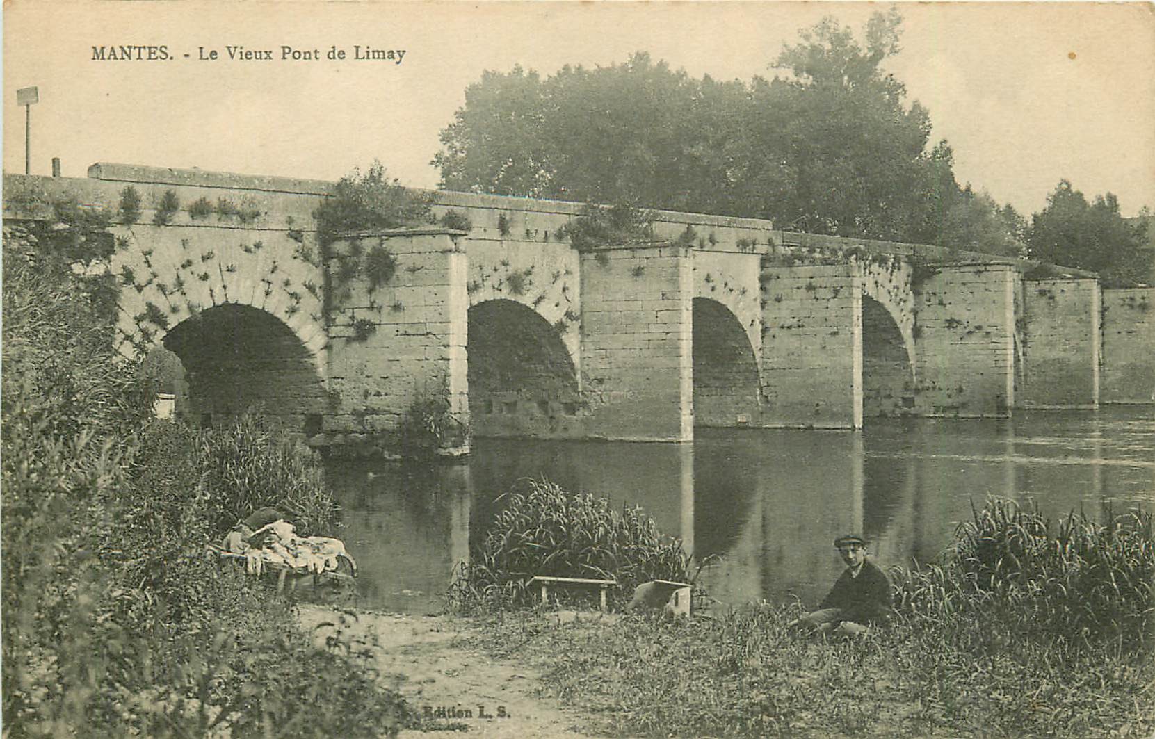 78 MANTES LA JOLIE. Le Vieux Pont de Limay avec lavandière