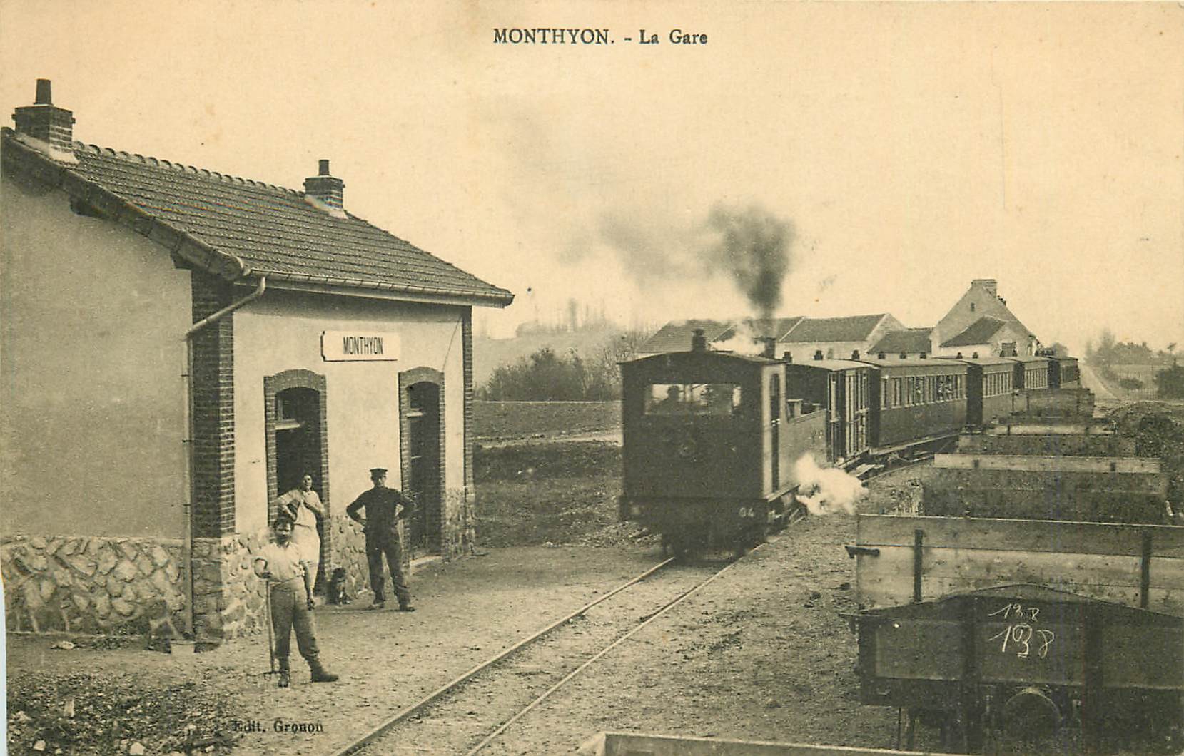 77 MONTHYON. La Gare avec train locomotive 1911