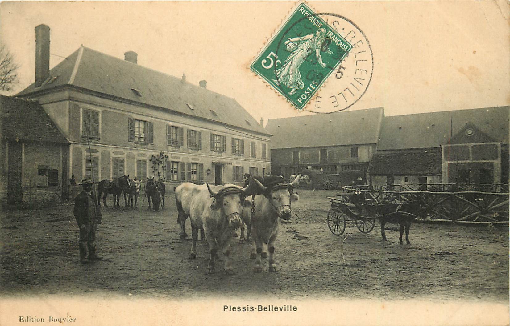 60 PLESSIS-BELLEVILLE. Attelages Boeufs et Mule dans une Cour de Ferme 1908