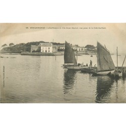 2 cpa 29 DOUARNENEZ. Grand Port, Île Tristan et Saint-Michel, barques de Pêcheurs Cale du Guet