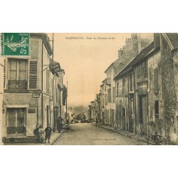 77 DAMMARTIN EN GOËLE. Rue du Chemin de fer bien animée